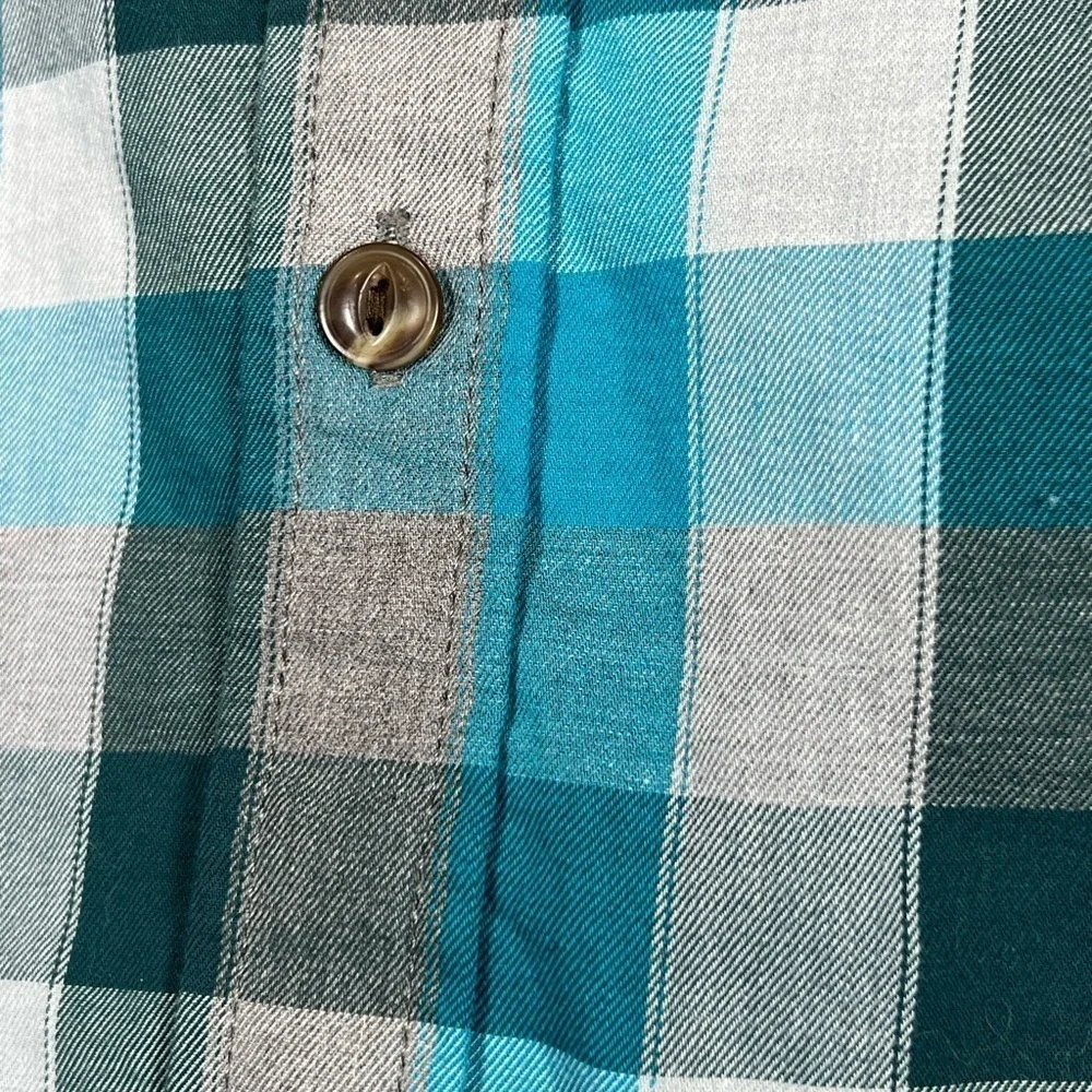 The North Face Size Large Button Front Performance Plaid Gingham Outdoor Shirt